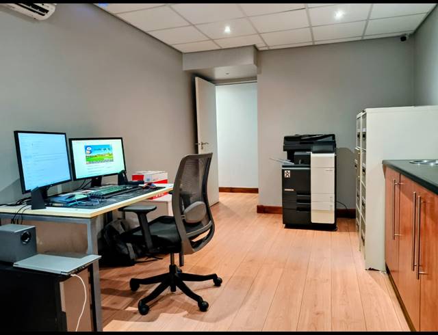 84M² OFFICE FOR SALE IN JEFFREYS BAY CENTRAL